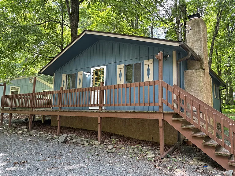 1513 Locust Ln — Photo 1