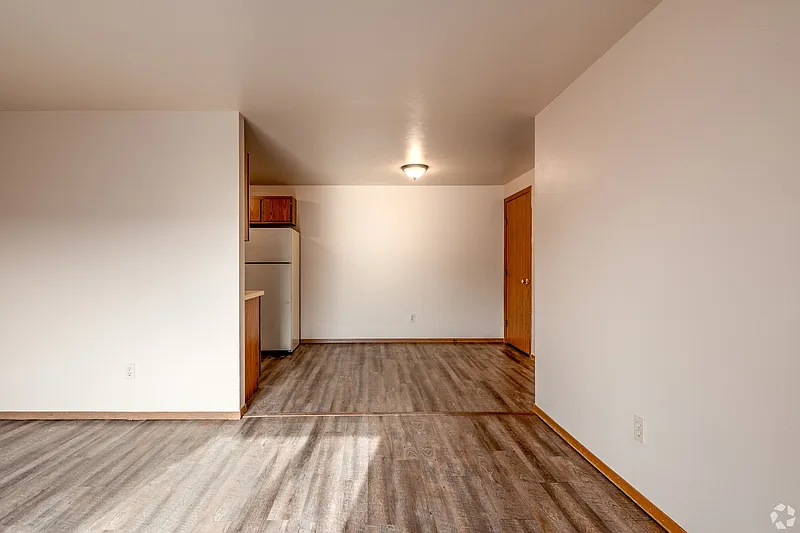 2 bed, 1.0 bath, $999 — Photo 4