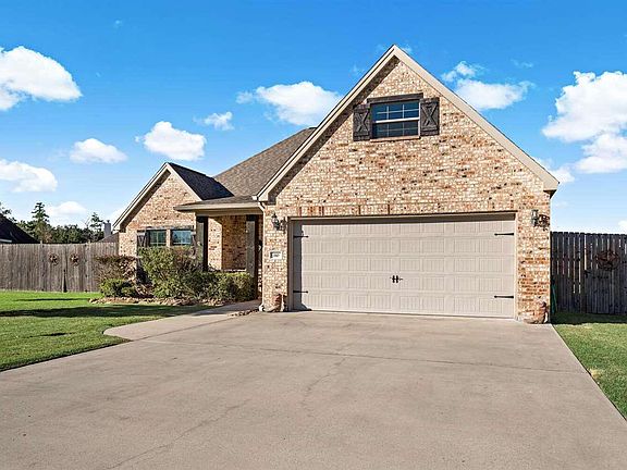 3rd image of 110 Mandavilla Way