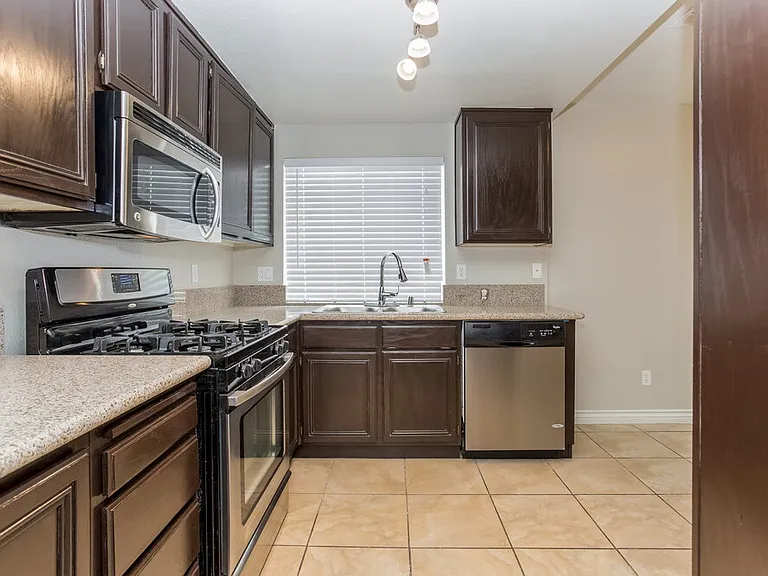 4565 Savin Cir — Photo 6