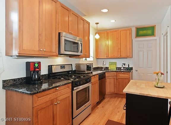 2nd image of 3422 W Cullom Ave APT 1