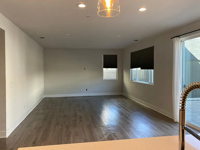 925 Bergenia St — Photo 11