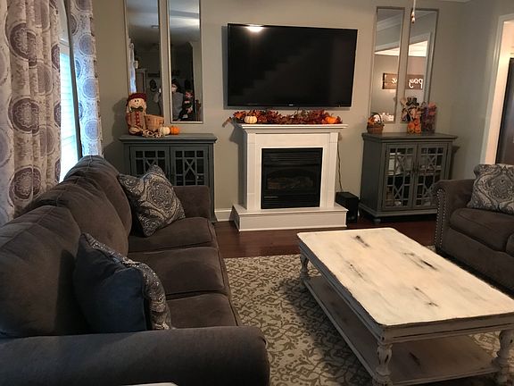 Living Room w/ Gas Fireplace