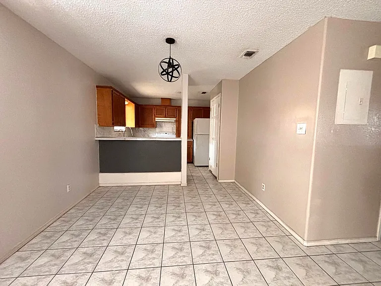 2210 W Elisa Ln — Photo 48