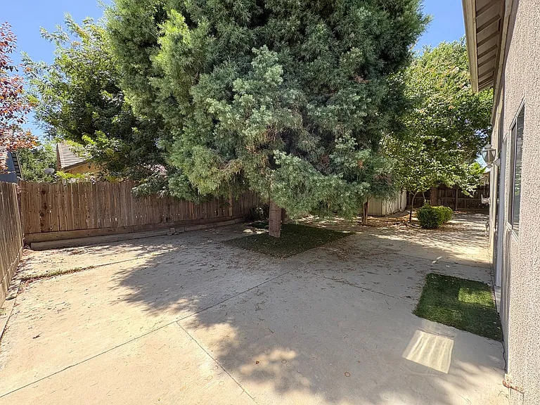 703 W Russell Ave — Photo 43