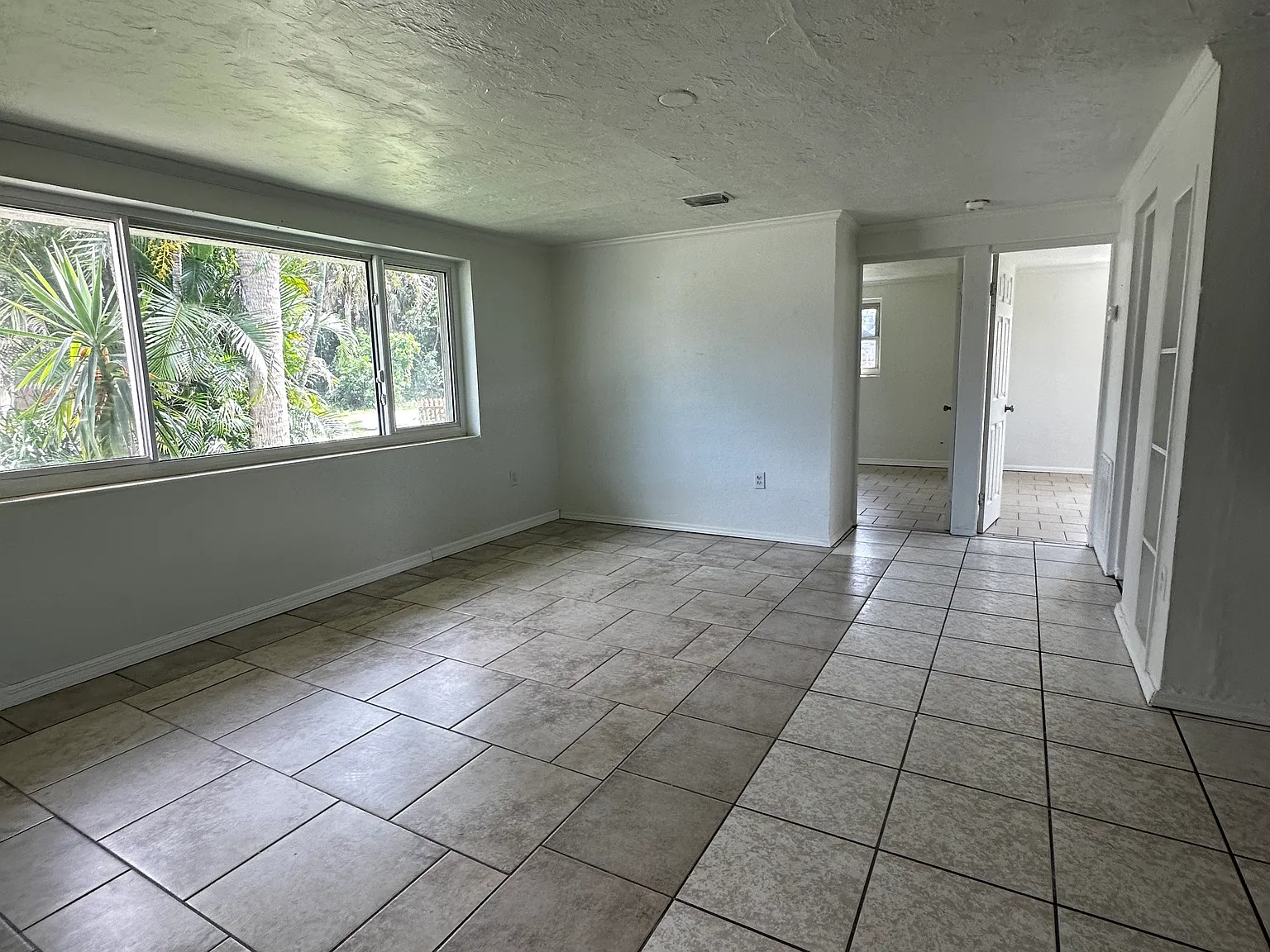 2 bed, 1172 sqft, $1,700 — Photo 3