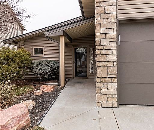 3rd image of 506 Lakeshore Dr
