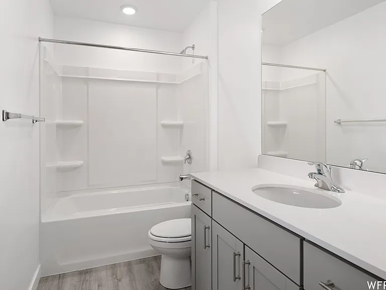 1077 Jack Dr — Photo 3