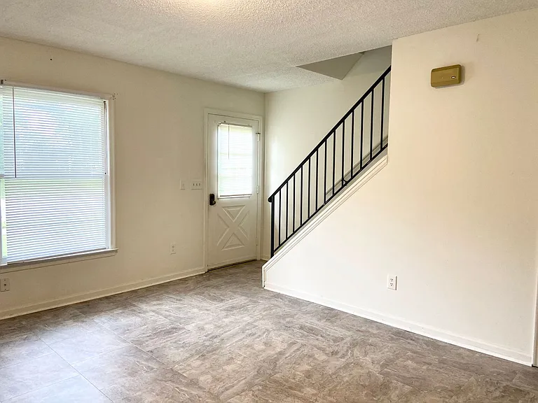 606 W Church St — Photo 2