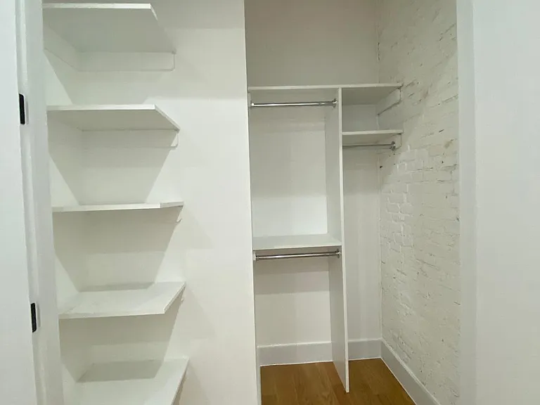 899 Pacific St #4 — Photo 8