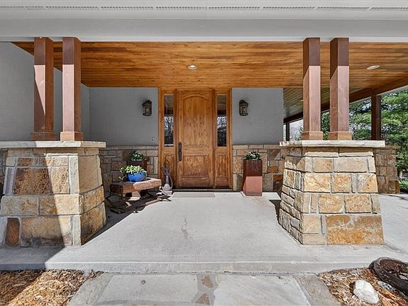 3rd image of 235 Hillcrest Rd W