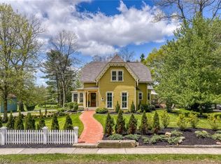 374 N Main St, Hudson, OH 44236