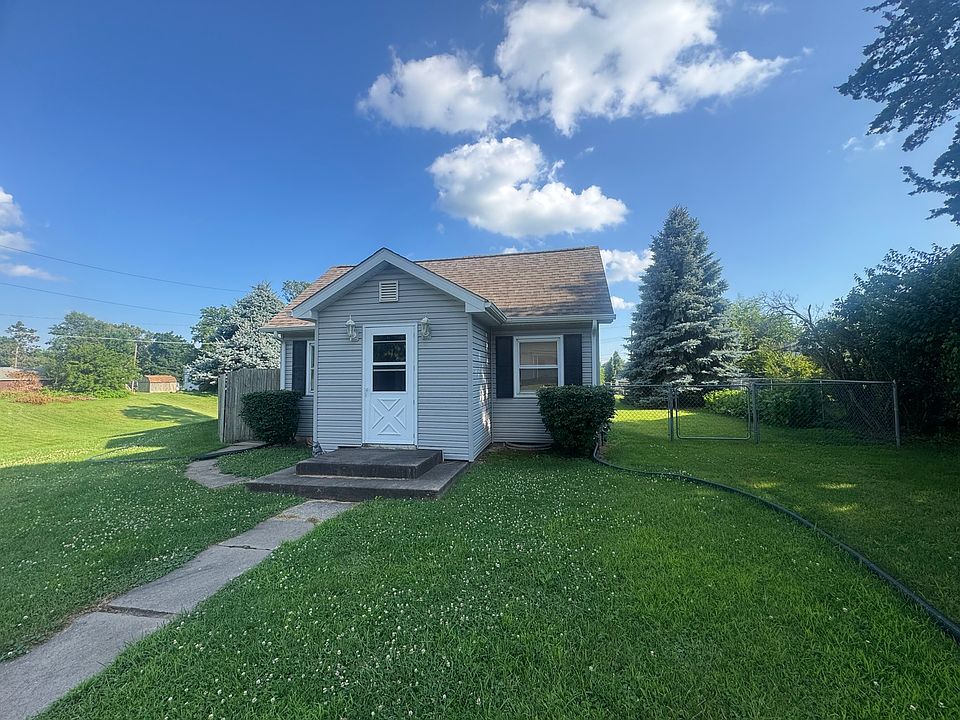 1st image of 303 3rd St