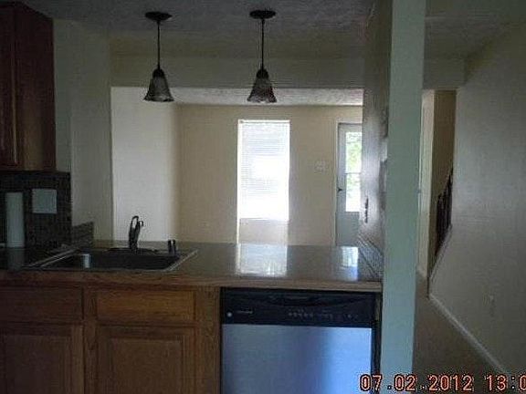 Kitchen sink area