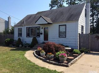 145 N Hamilton Ave, Lindenhurst, NY 11757