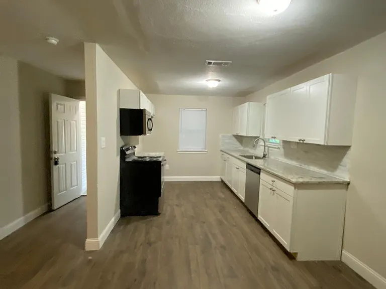 313 N Church St — Photo 8