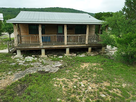 2nd image of 693 Brushy Creek Ranch Rd