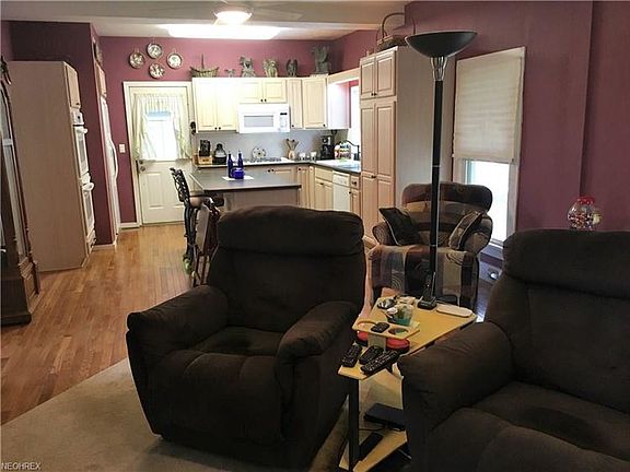 3rd image of 7395 Lake Ave