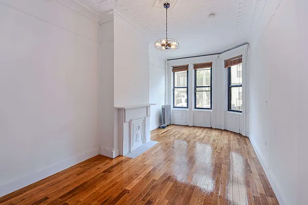 Rented by Real Team Brokerage | media 27