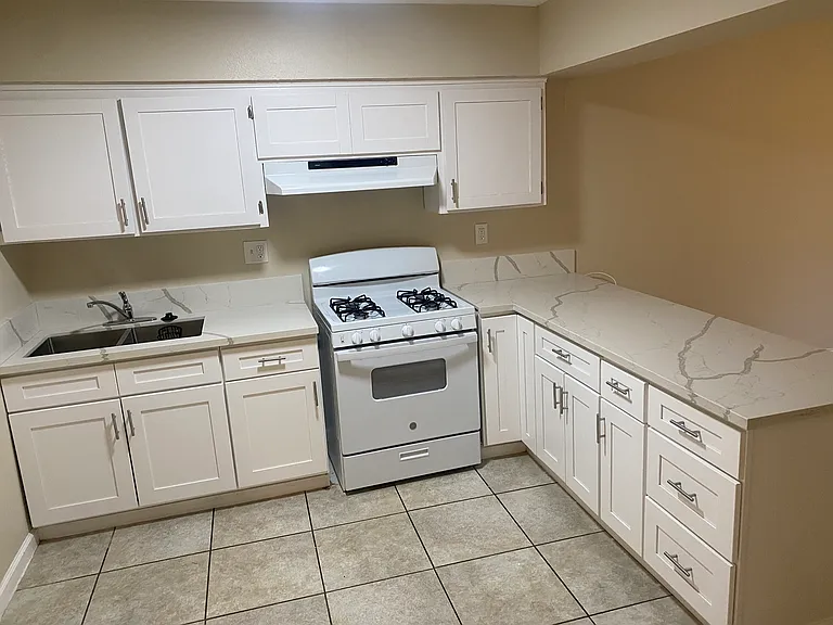 484 Penrose Dr #C — Photo 7