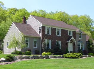 39 S Glen Rd, Kinnelon, NJ 07405