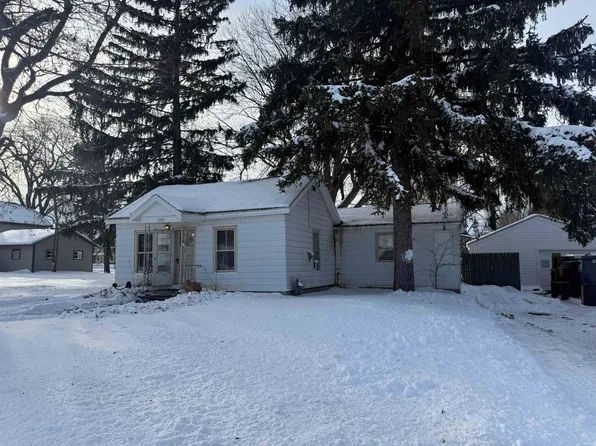 1661 Nebraska St, Oshkosh, WI 54902