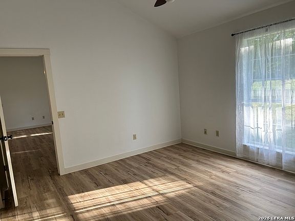 2nd image of 388 Laguna Vis
