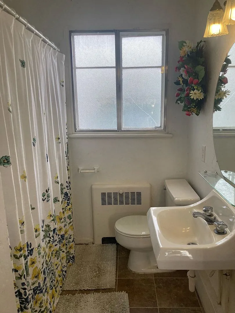 Studio Walking Distance to the University of Utah! — Photo 3