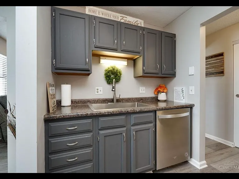 3163 Roesch Blvd #8 — Photo 5