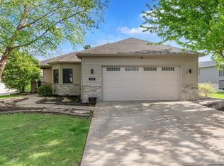 1909 E 58th St, Davenport, IA 52807