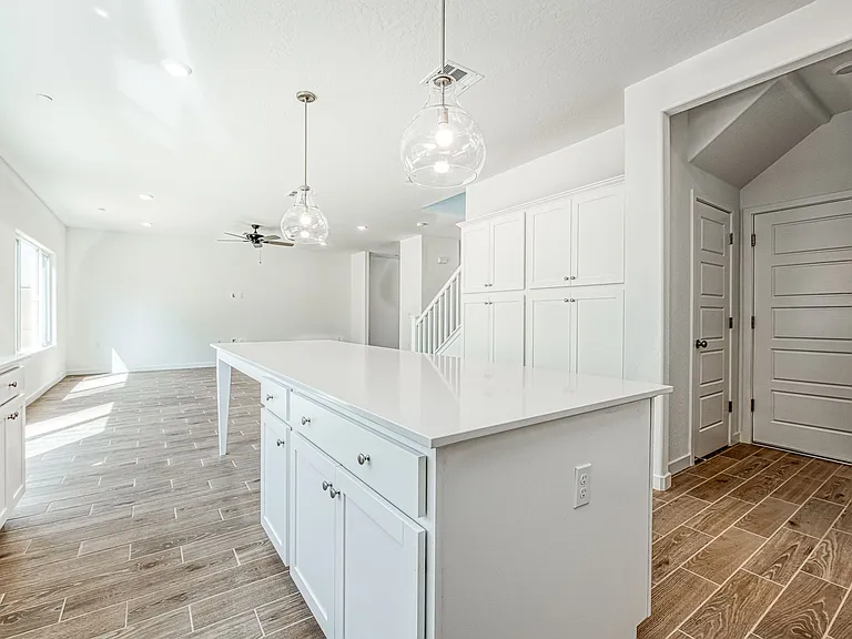 1088 Horizon Dr W — Photo 7