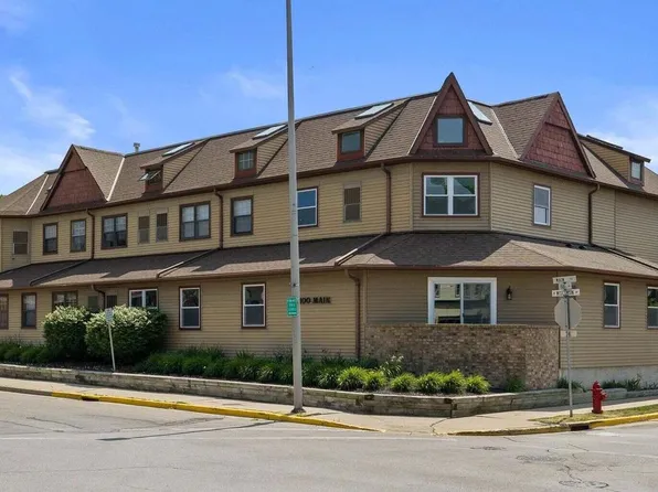 100 Main STREET #203, Pewaukee, WI 53072