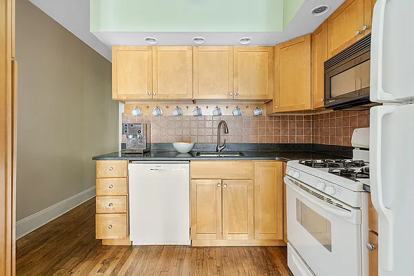 Sold by Corcoran | media 3