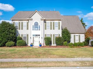 1105 Butterburr Dr, Matthews, NC 28104