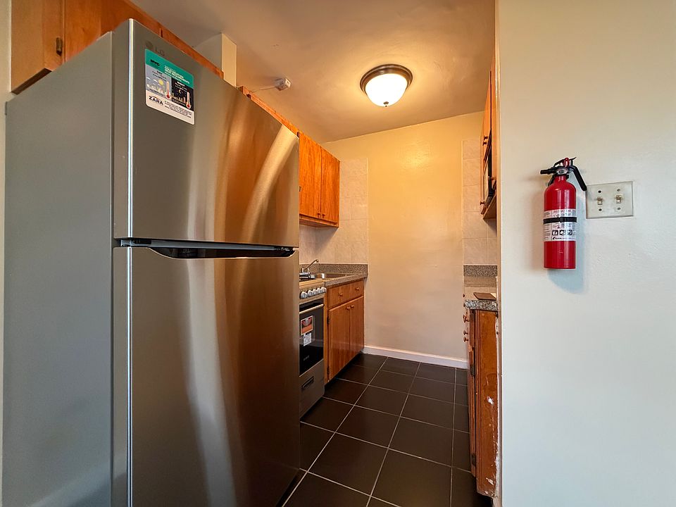 2nd image of 8805 Merrick Blvd #7C