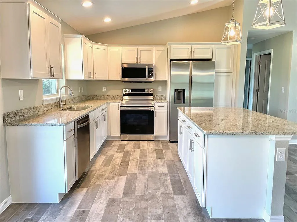 3 bed, 2.0 bath, 1639 sqft, $2,100 — Photo 4