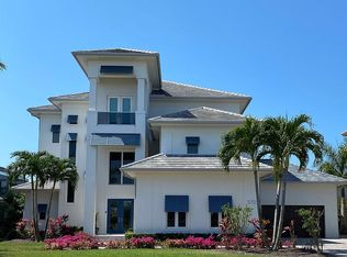 572 Spinnaker Dr, Naples, FL 34145