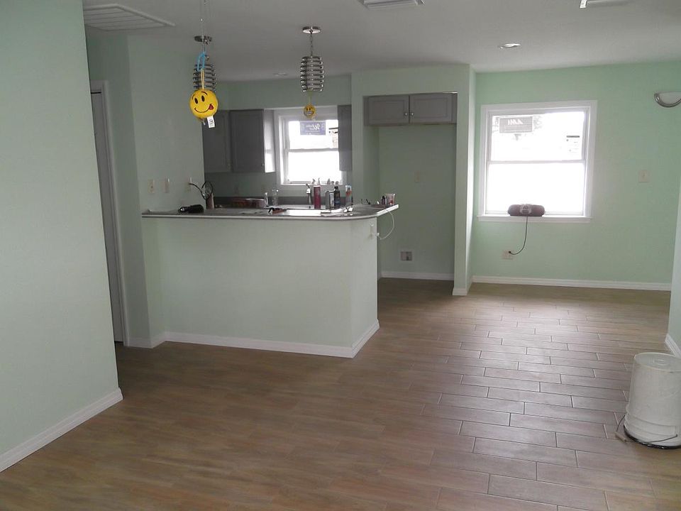 1st image of 670 Travis Ct