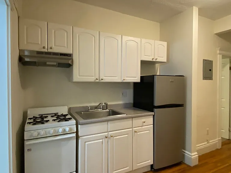 4 Camelot Ct #14 — Photo 32