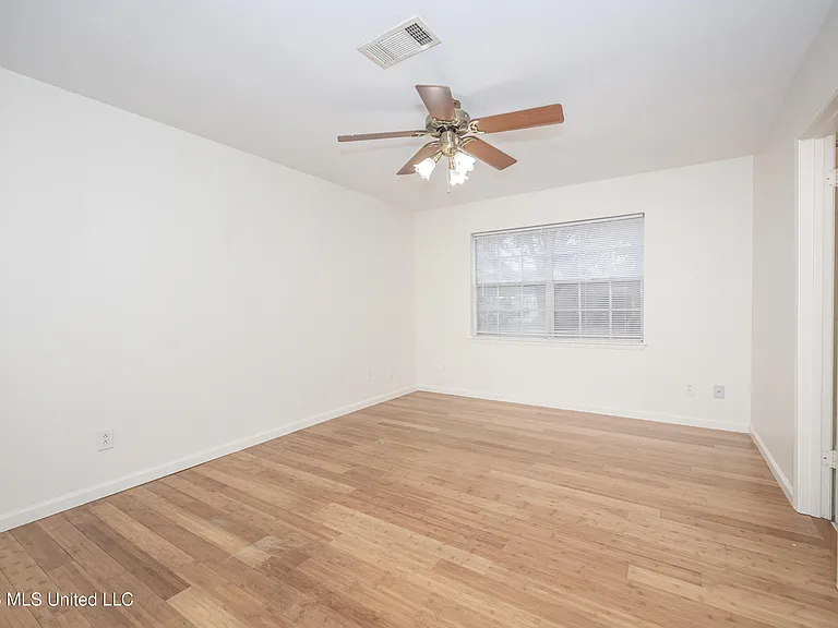 1213 King Henry Dr — Photo 38