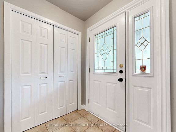 5th image of 91 Holmcrest Trl