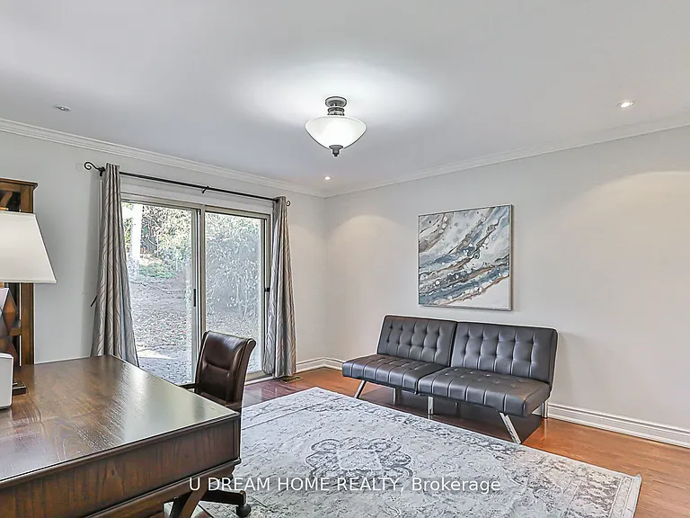31 Shawfield Cres — Photo 16
