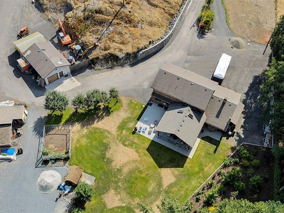 1st image of 330 Hector Rd