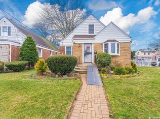 444 Greenwich St, Hempstead, NY 11550