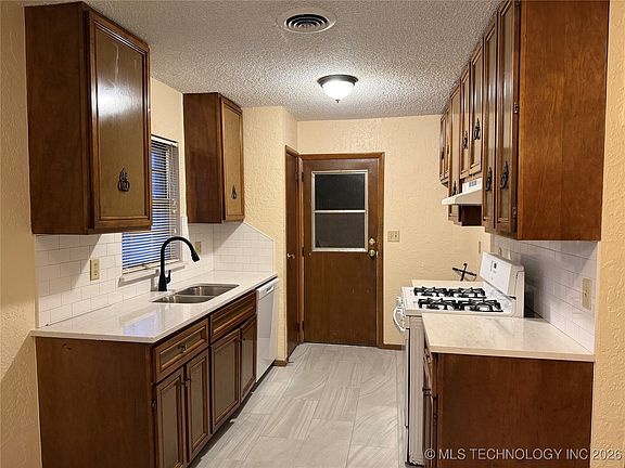 4th image of 11535 E 7th Pl S