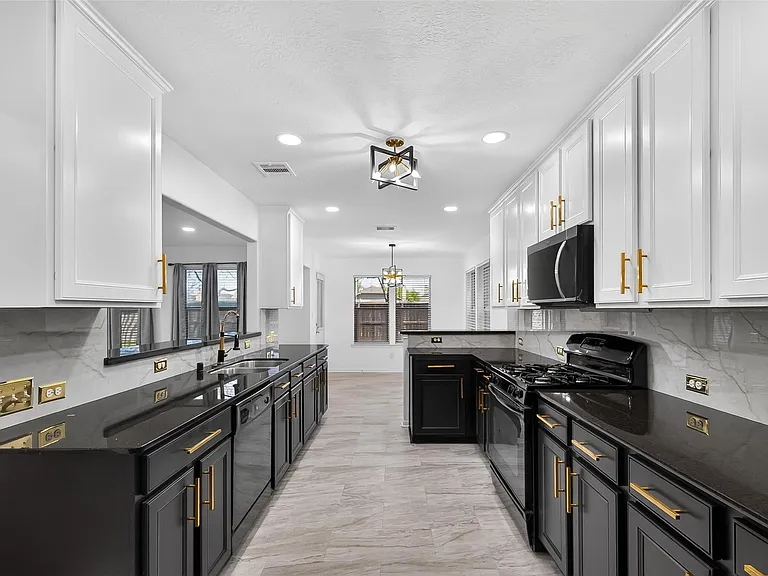 15807 Sonoma Park Dr — Photo 14