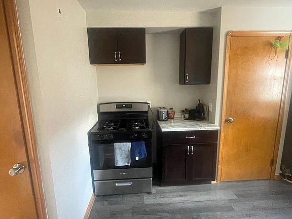 3rd image of 7457 Pearl Rd #B