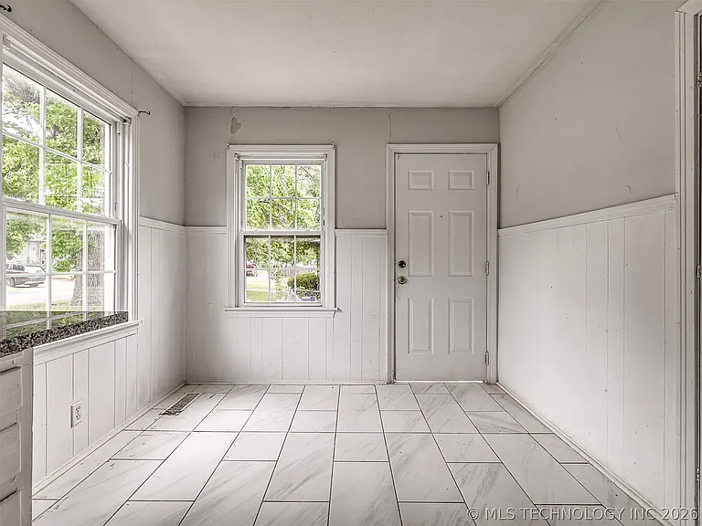 1913 N Florence Pl — Photo 15