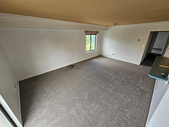 5th image of 41688 Bedford Dr