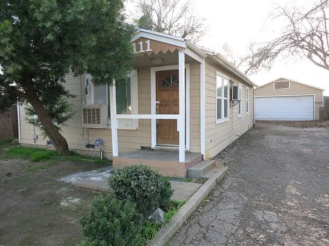 111 N Hinkley Ave photo 1